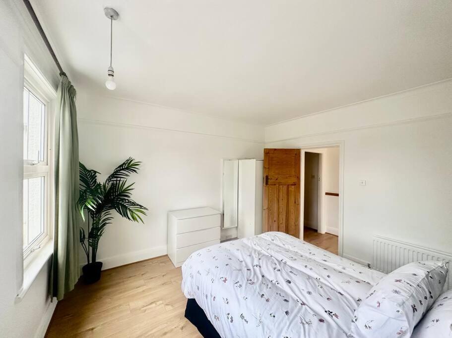 4 Bed House In Daneby Road,Se6 Villa Catford Exterior photo